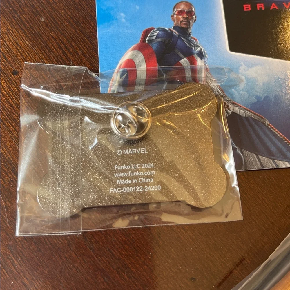 Funko Marvel Collector Corp Subscription Box: Marvel’s 85th Anniversary XL nwt